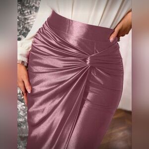 Elegant Satin Ruched Skirt - Light Lilac/Mauve Size XL 12